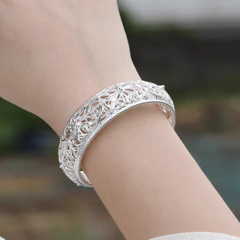 Adjustable bracelet - meticulously designed with elegant classic motifs, as a gift for loved ones, engagement jewelry,
