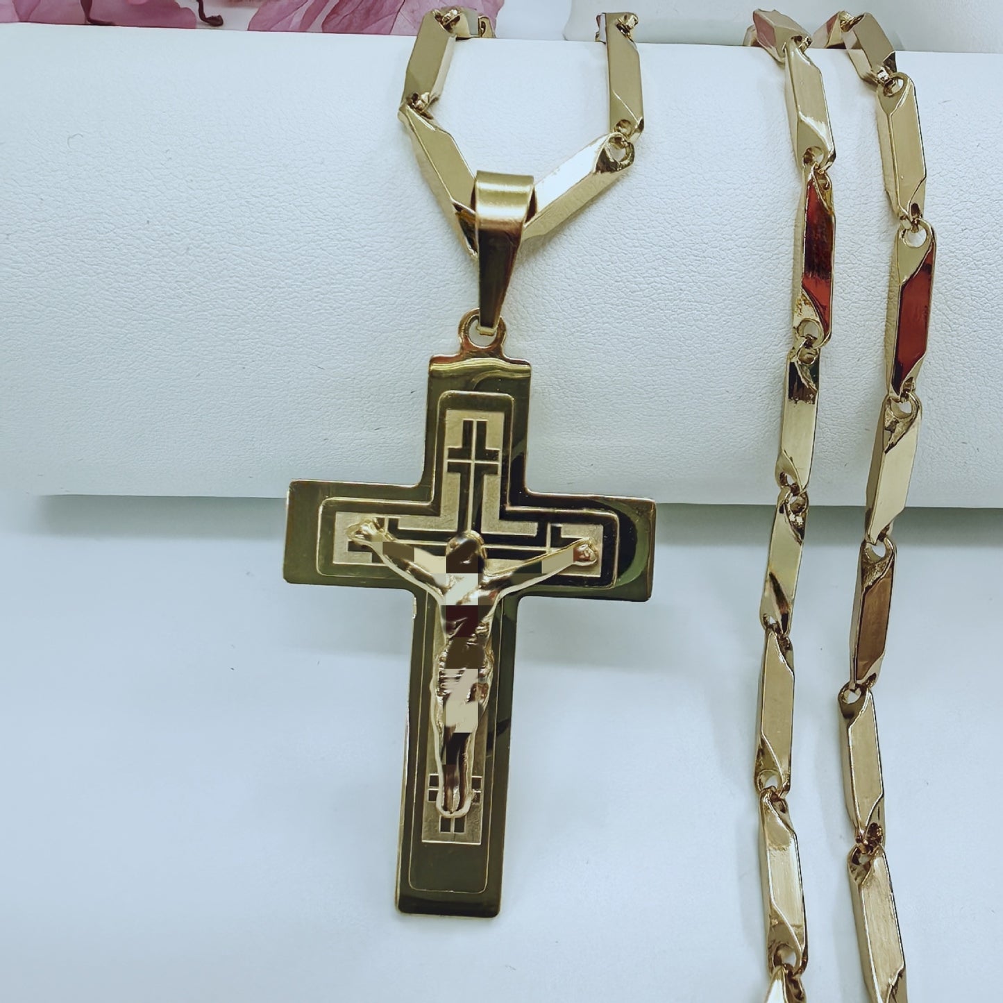 Cross necklace - Fashionable and trendy stainless steel cross pendant jewelry for men and women