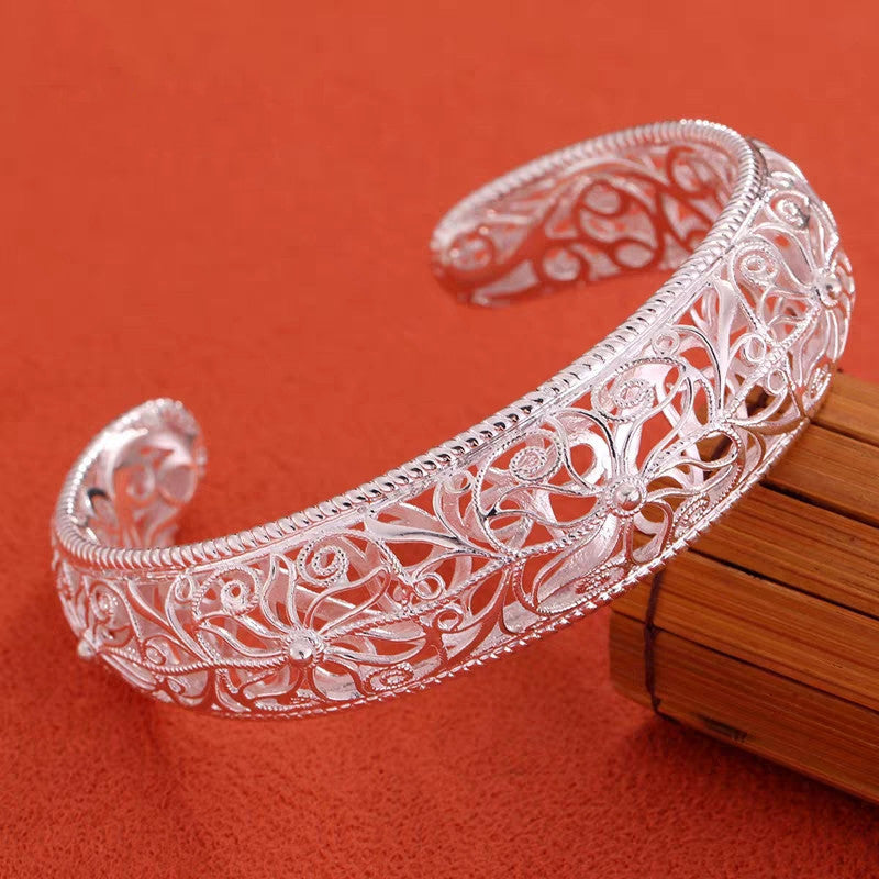 Adjustable bracelet - meticulously designed with elegant classic motifs, as a gift for loved ones, engagement jewelry,