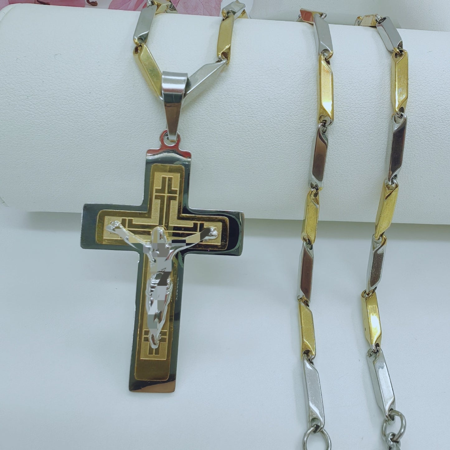 Cross necklace - Fashionable and trendy stainless steel cross pendant jewelry for men and women